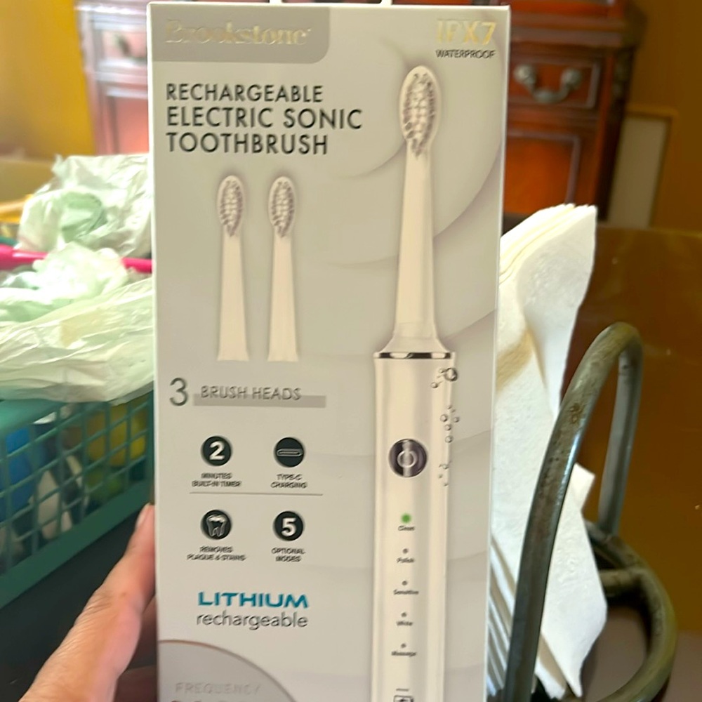 NWT Brookstone rechargeable electric sonic toothbrush